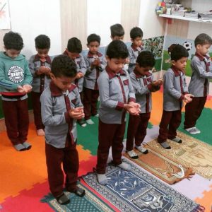 آموزش نماز ویژه قرآن آموزان مهد مبین قشم